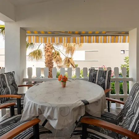 Apartment In With Wifi